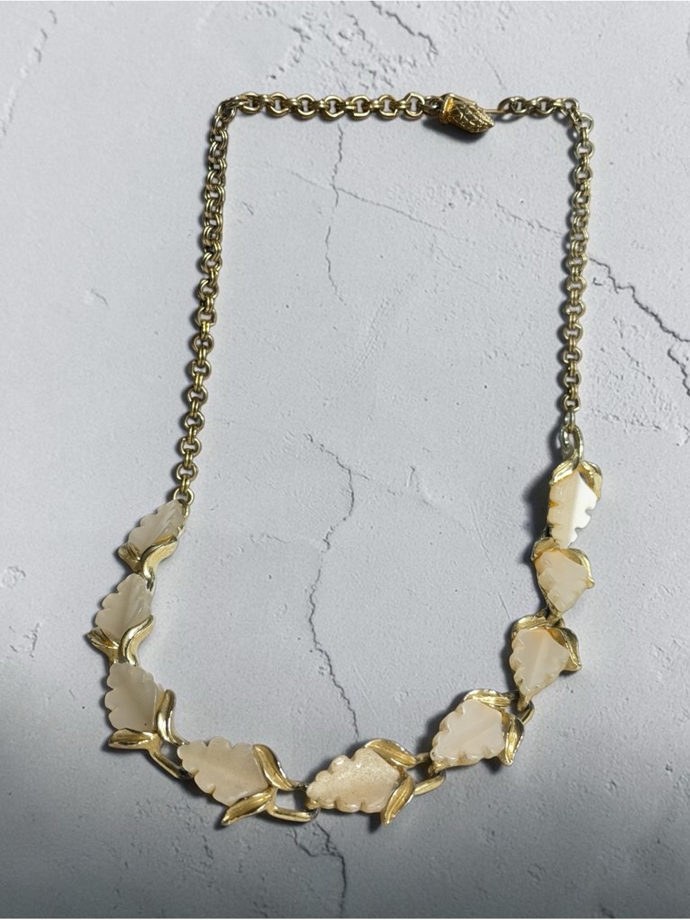 Vintage Thermoset Lucite Autumn Leaf Necklace Beige & Gold Tone Retro Glamour